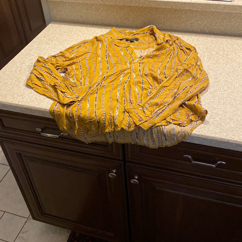 Karen Kane size Large, long sleeved shirt! Beautiful and elegant yellow blouse